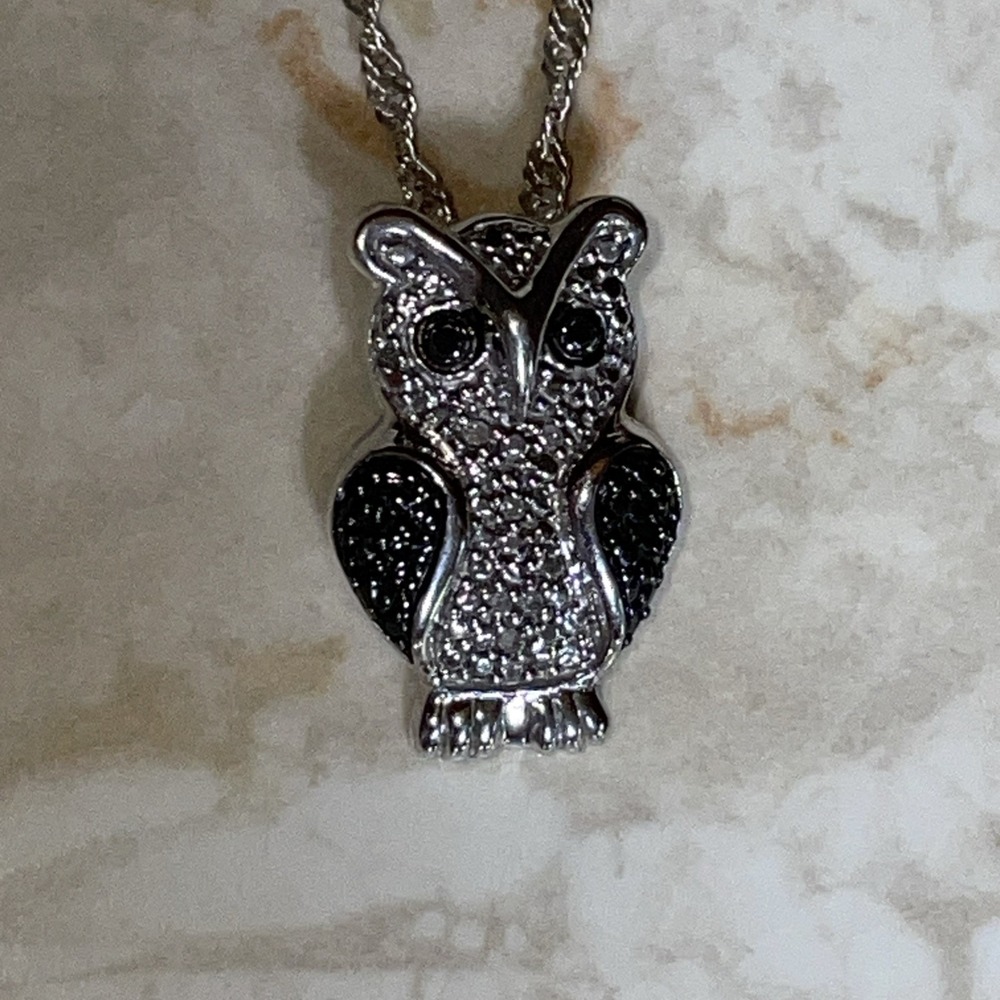 Diamond Owl Necklace for Women ā1/4 CTW Black and Whiteā Diamond Owl Necklace